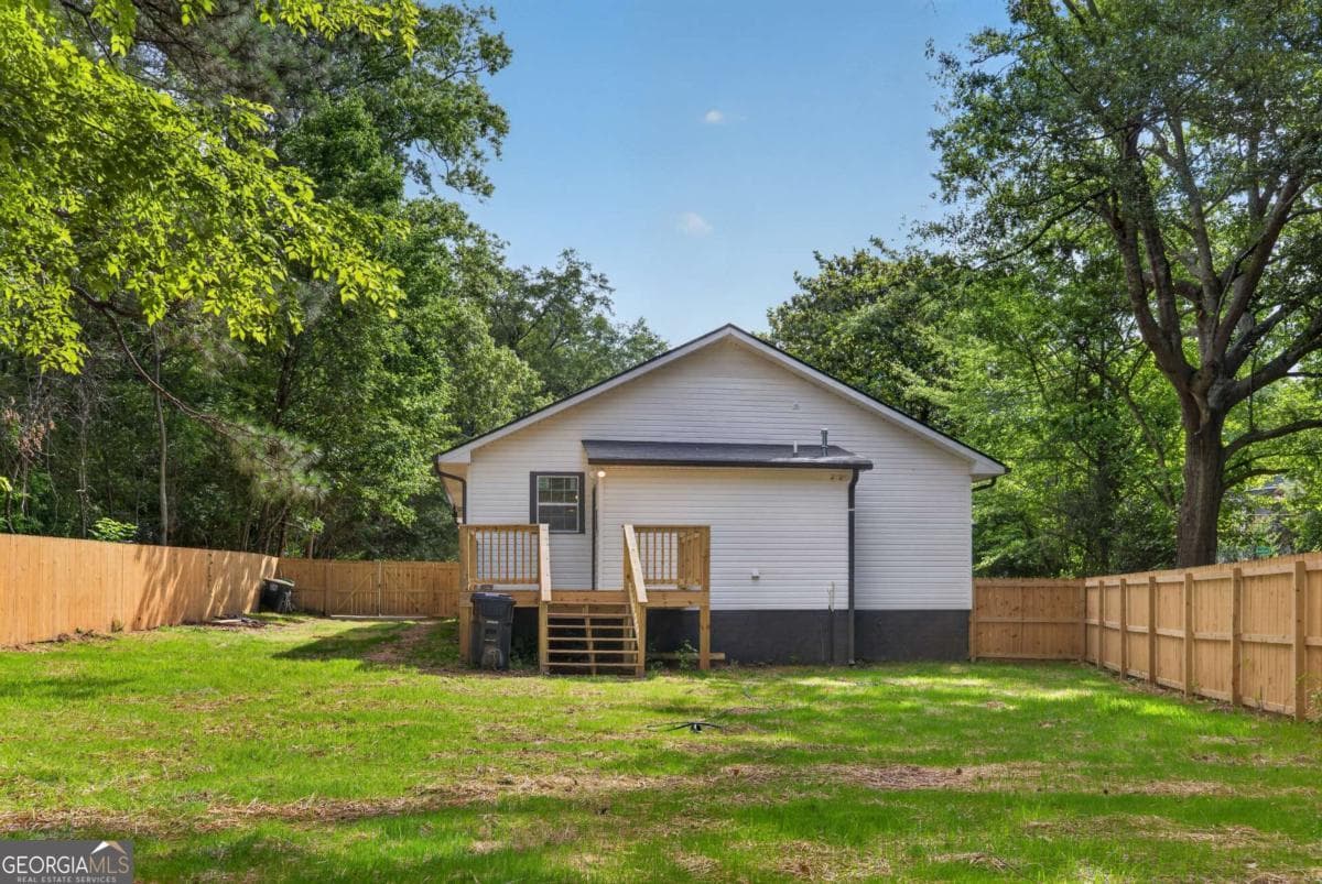 3 bedroom, 2 bathroom, 2,111 sq ft single family residence for sale at 1 Virginia Circle, Rome, GA 30161 — photo 3