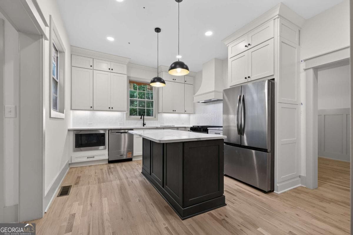 3 bedroom, 2 bathroom, 2,111 sq ft single family residence for sale at 1 Virginia Circle, Rome, GA 30161 — photo 5