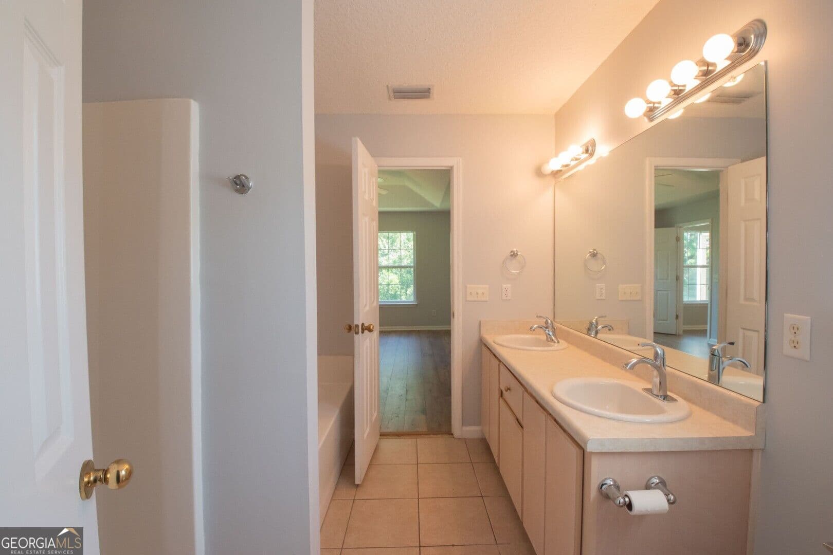 3 bedroom, 2 bathroom, 1,435 sq ft single family residence for sale at 120 Magnolia Court, Kingsland, GA 31548 — photo 9