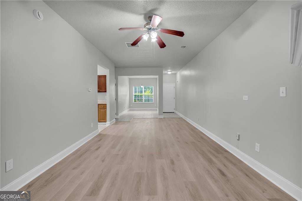 4 bedroom, 2.5 bathroom, 1,880 sq ft single family residence for sale at 2407 Hackamore Drive, South Fulton, GA 30349 — photo 7