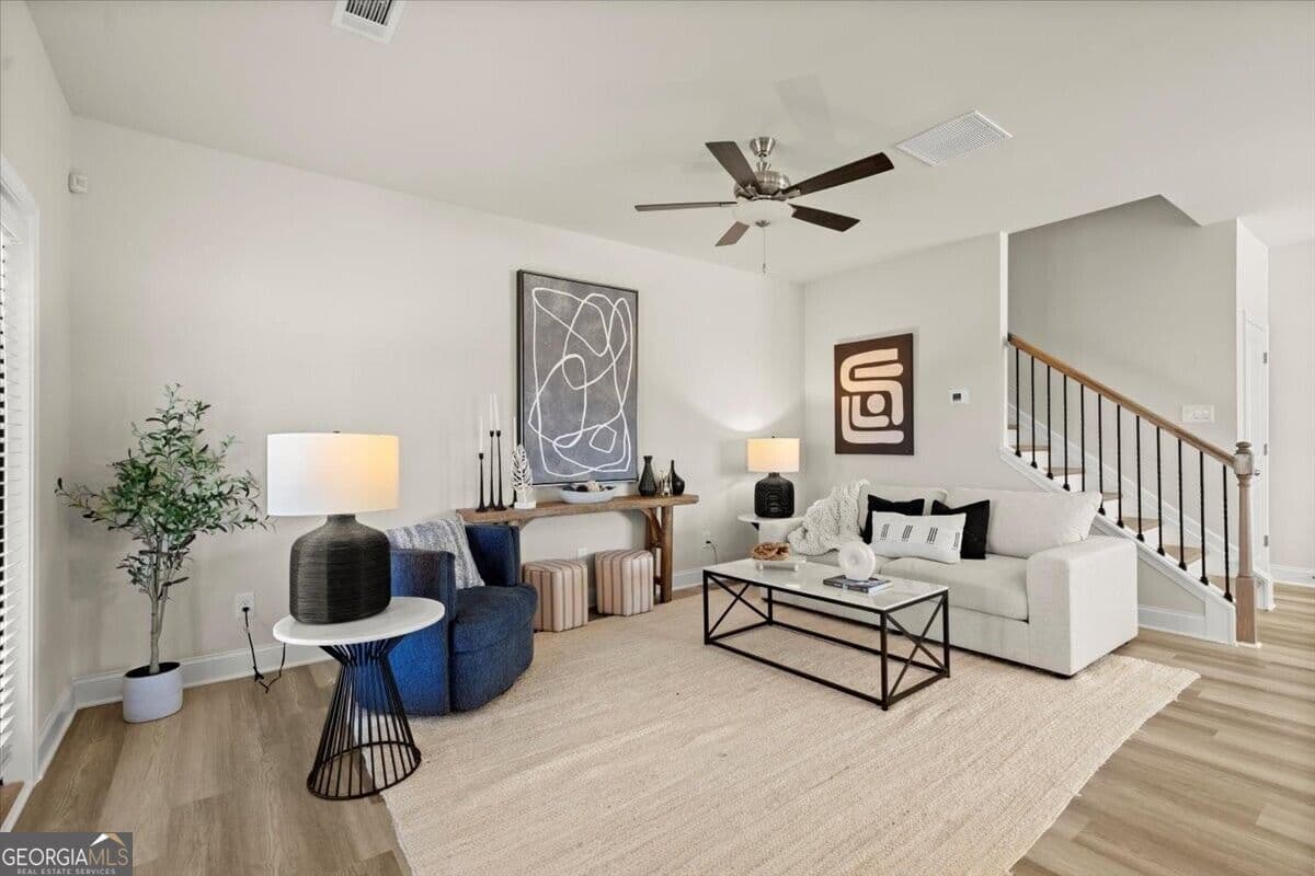 3 bedroom, 2.5 bathroom, 1,833 sq ft townhouse for sale at 827 Leraes Way Street, Loganville, GA 30052 — photo 6