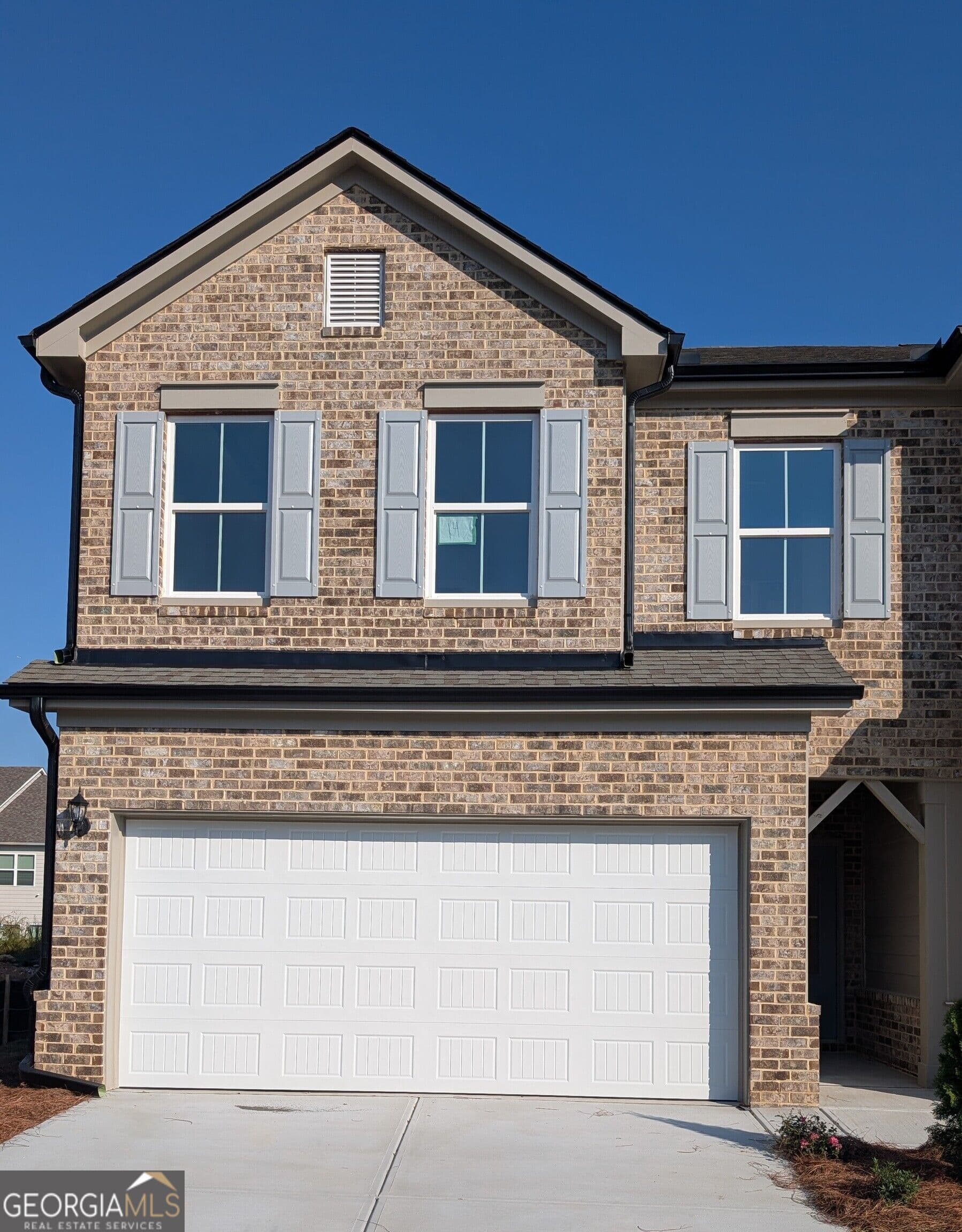 3 bedroom, 2.5 bathroom, 1,833 sq ft townhouse for sale at 827 Leraes Way Street, Loganville, GA 30052 — photo 1 of 6