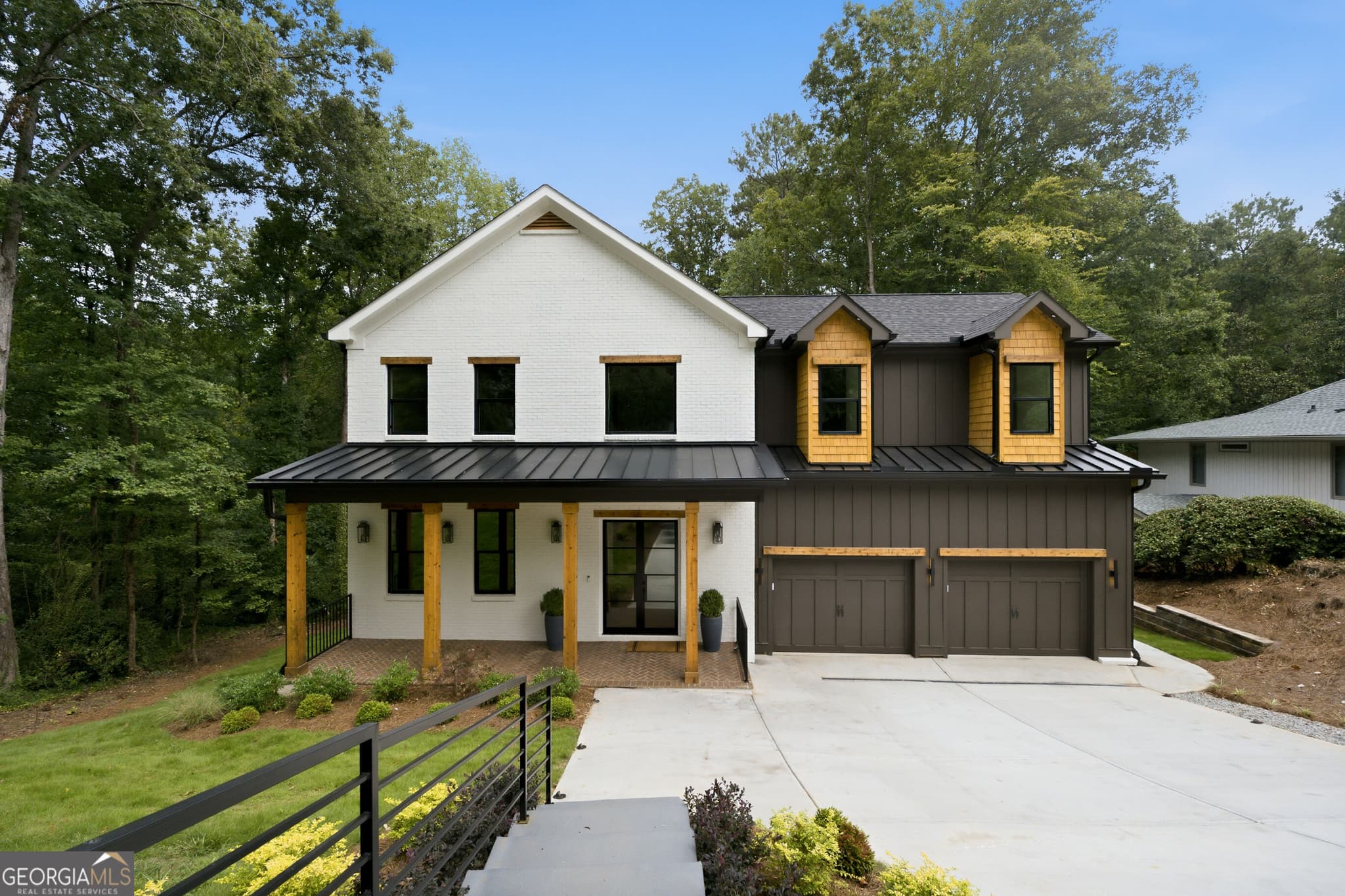 7 bedroom, 7 bathroom, 6,500 sq ft single family residence for sale at 132 Lakeshore Drive, Marietta, GA 30067 — photo 2