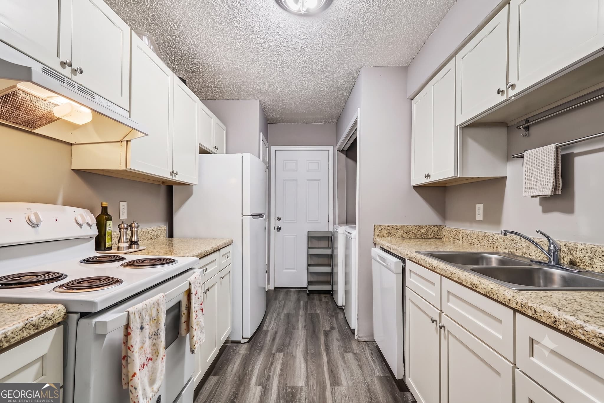 3 bedroom, 2 bathroom, 1,724 sq ft condominium for sale at 124 Rue Fontaine, Lithonia, GA 30038 — photo 2