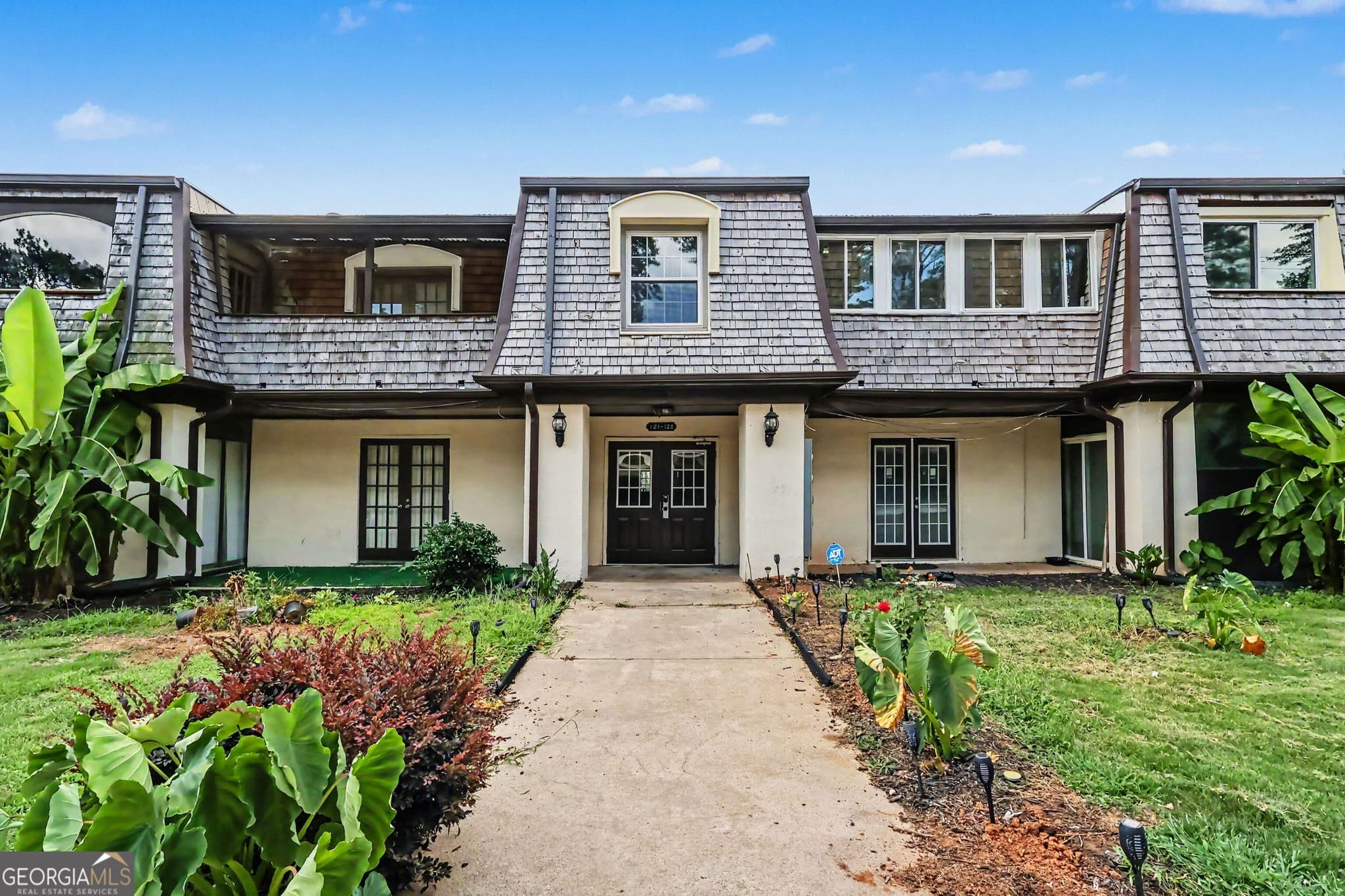 3 bedroom, 2 bathroom, 1,724 sq ft condominium for sale at 124 Rue Fontaine, Lithonia, GA 30038
