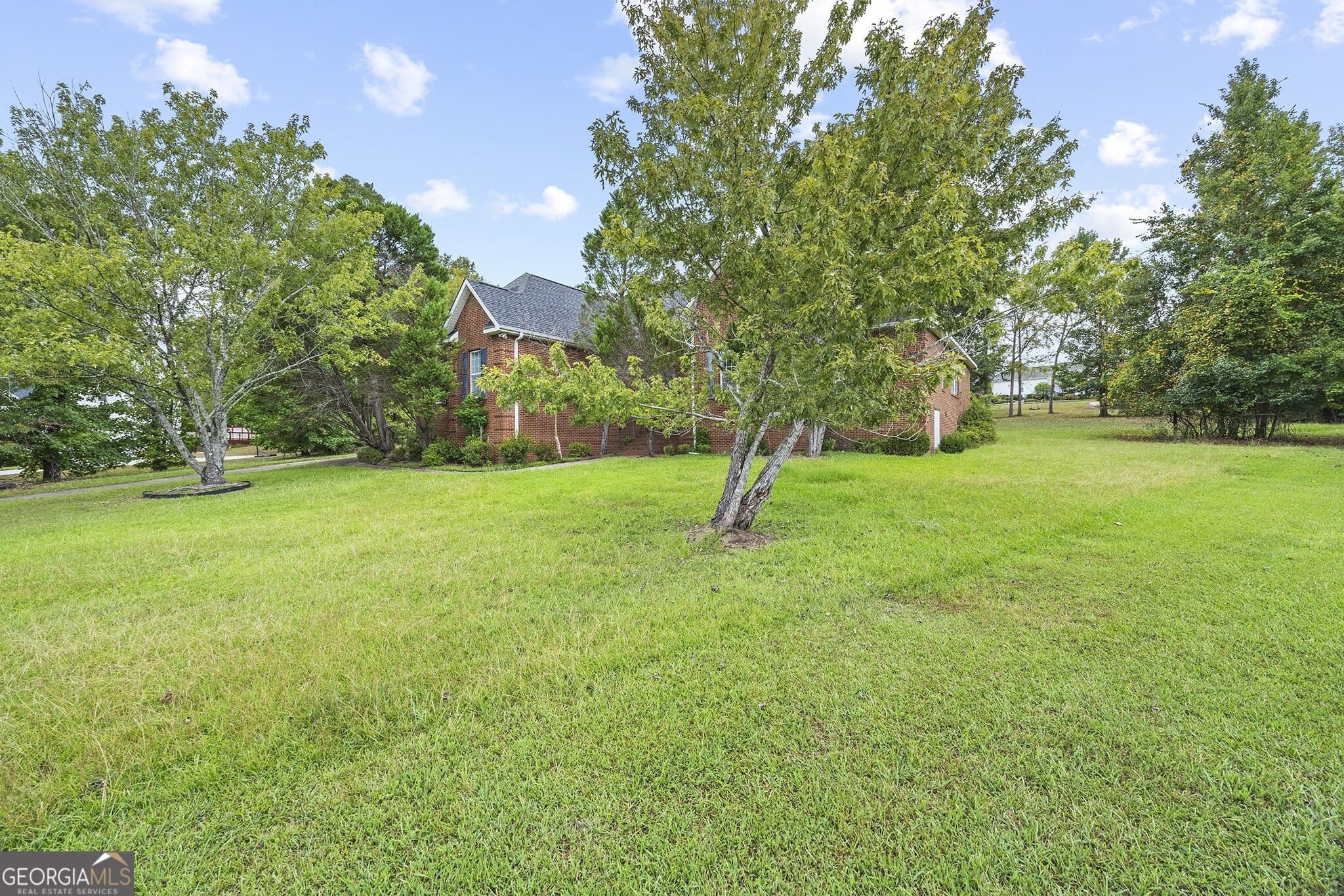 3 bedroom, 2.5 bathroom, 2,487 sq ft single family residence for sale at 221 Waterwheel Court, Lizella, GA 31052 — photo 2