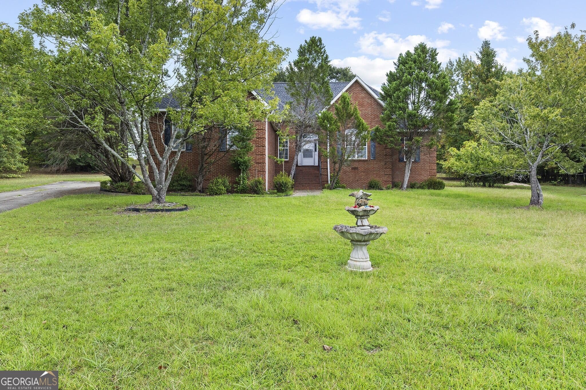 3 bedroom, 2.5 bathroom, 2,487 sq ft single family residence for sale at 221 Waterwheel Court, Lizella, GA 31052