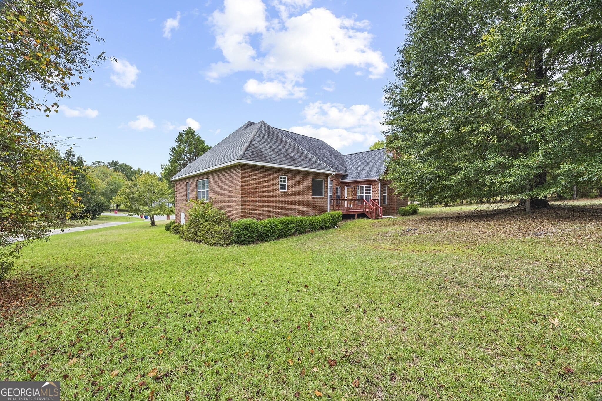 3 bedroom, 2.5 bathroom, 2,487 sq ft single family residence for sale at 221 Waterwheel Court, Lizella, GA 31052 — photo 5