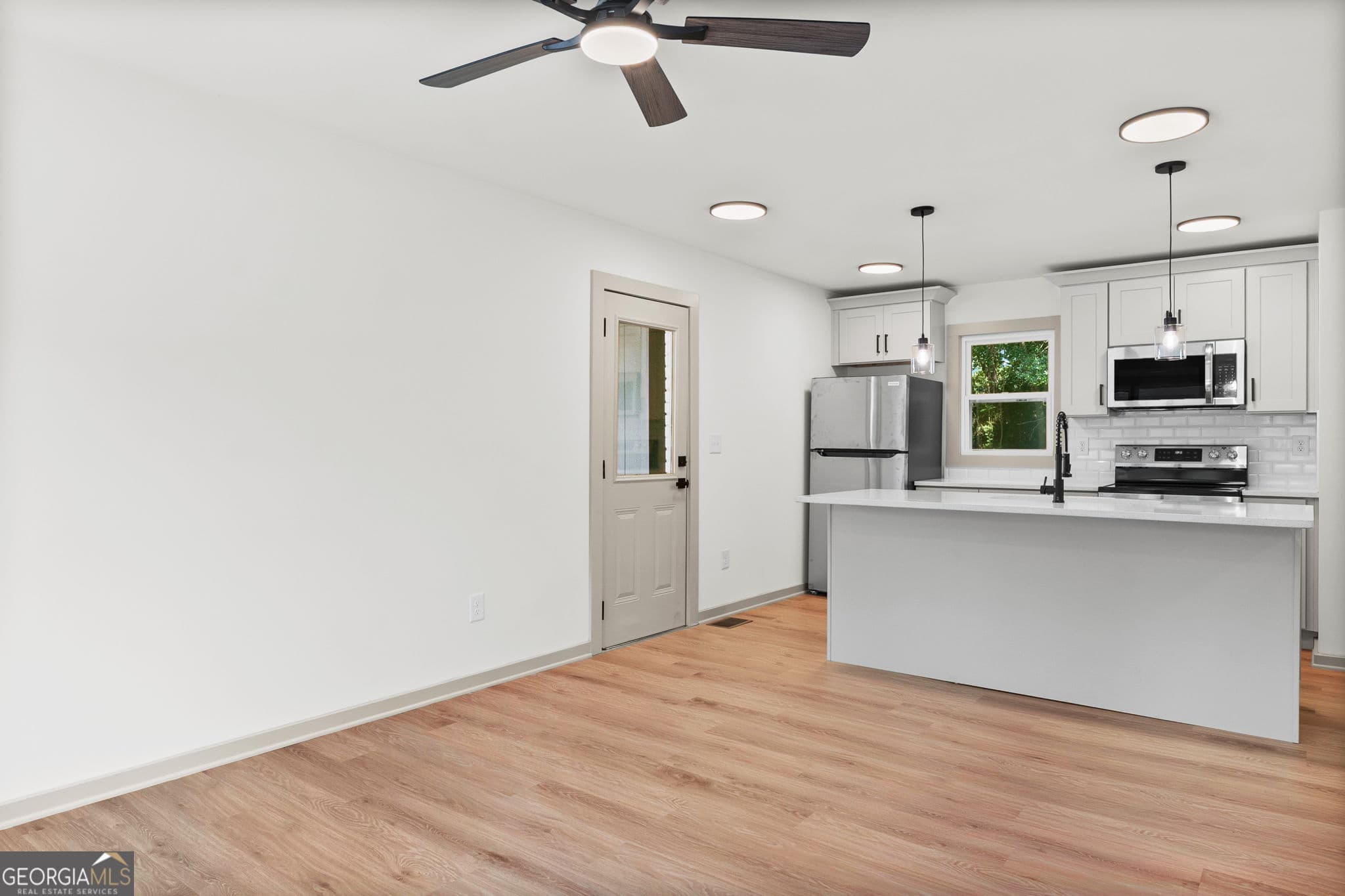 3 bedroom, 2 bathroom, 925 sq ft single family residence for sale at 1111 Parkview Drive, Griffin, GA 30224 — photo 6