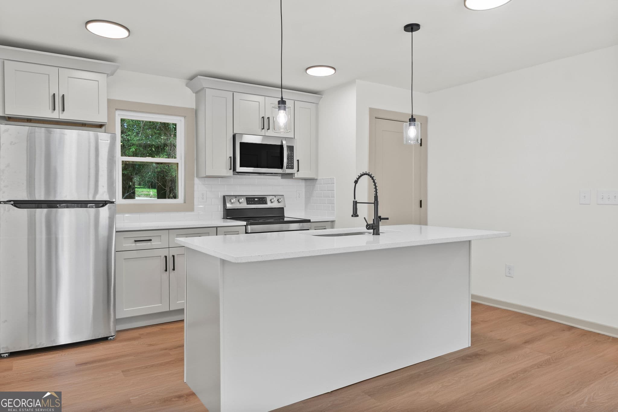 3 bedroom, 2 bathroom, 925 sq ft single family residence for sale at 1111 Parkview Drive, Griffin, GA 30224 — photo 7