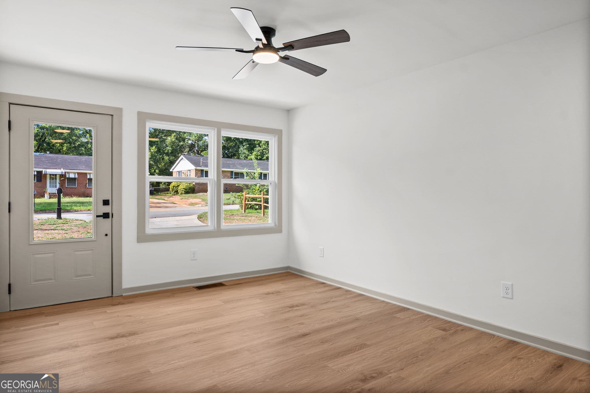 3 bedroom, 2 bathroom, 925 sq ft single family residence for sale at 1111 Parkview Drive, Griffin, GA 30224 — photo 3
