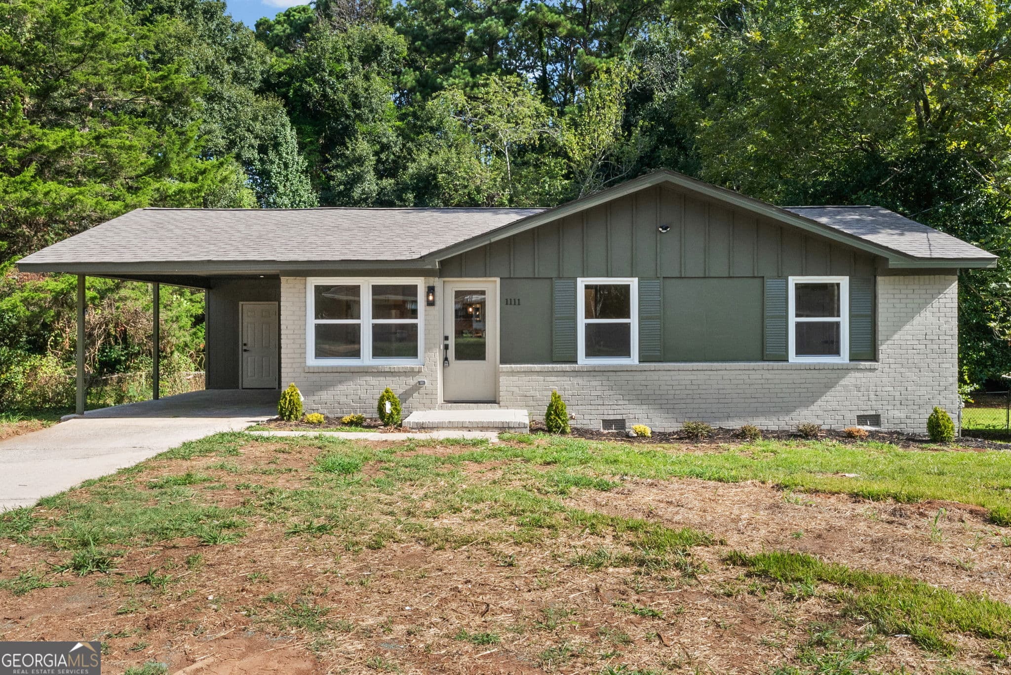 3 bedroom, 2 bathroom, 925 sq ft single family residence for sale at 1111 Parkview Drive, Griffin, GA 30224 — photo 1 of 24