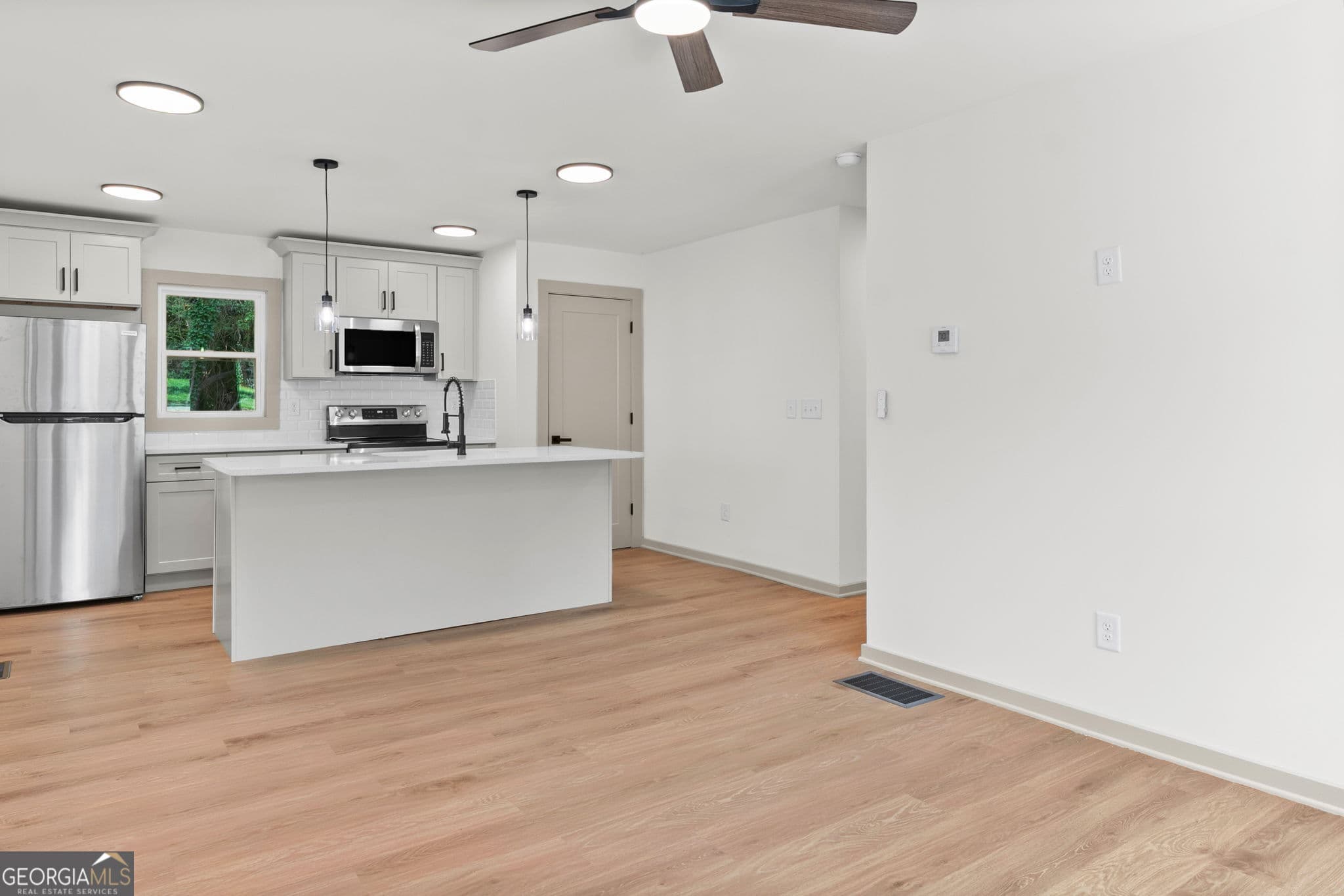 3 bedroom, 2 bathroom, 925 sq ft single family residence for sale at 1111 Parkview Drive, Griffin, GA 30224 — photo 5