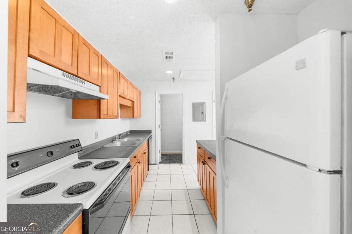 2 bedroom, 1.5 bathroom, 1,012 sq ft condominium for sale at 411 W Congress Street 4, Savannah, GA 31401 — photo 7