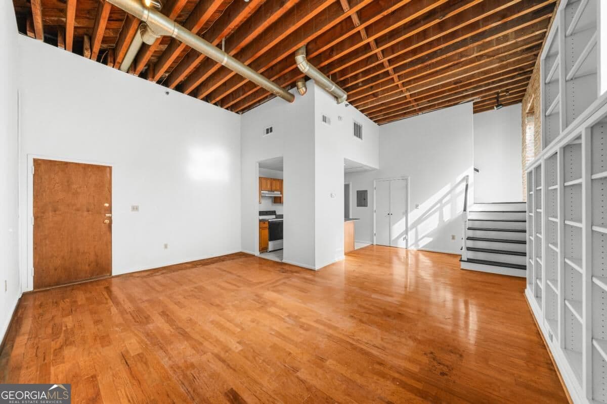 2 bedroom, 1.5 bathroom, 1,012 sq ft condominium for sale at 411 W Congress Street 4, Savannah, GA 31401 — photo 3