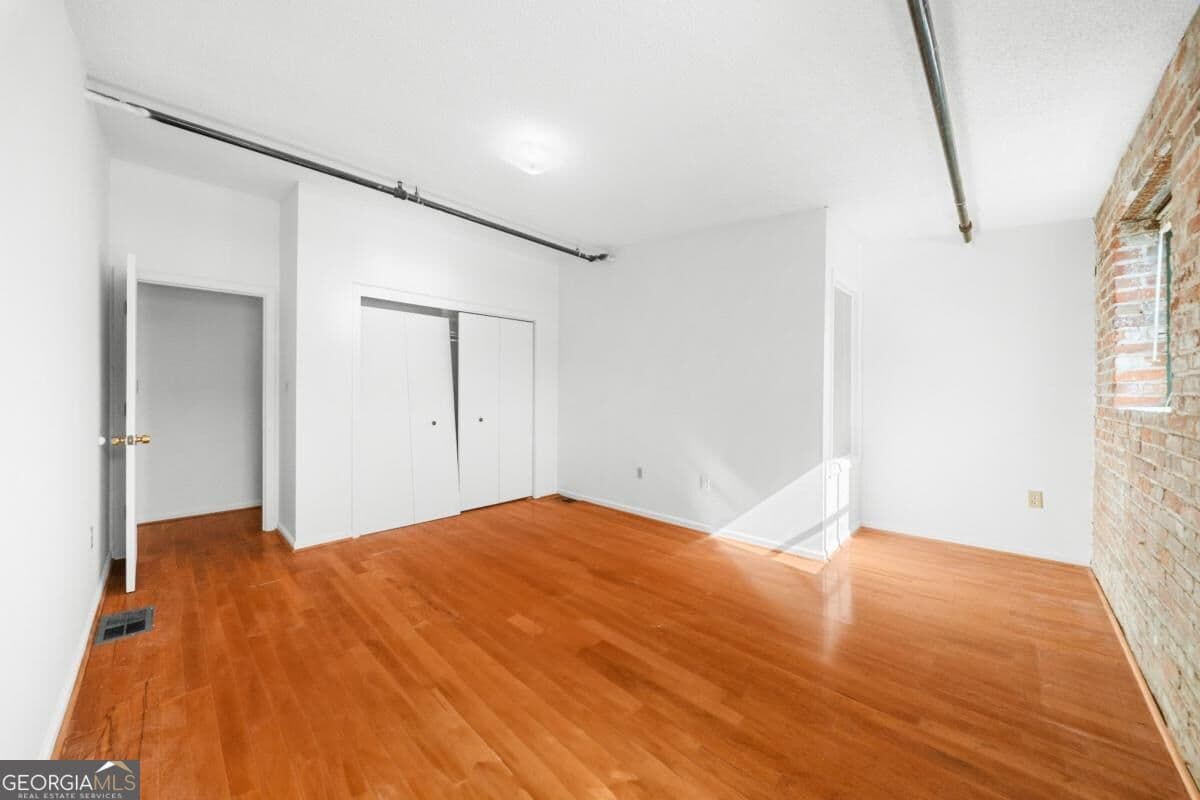 2 bedroom, 1.5 bathroom, 1,012 sq ft condominium for sale at 411 W Congress Street 4, Savannah, GA 31401 — photo 9