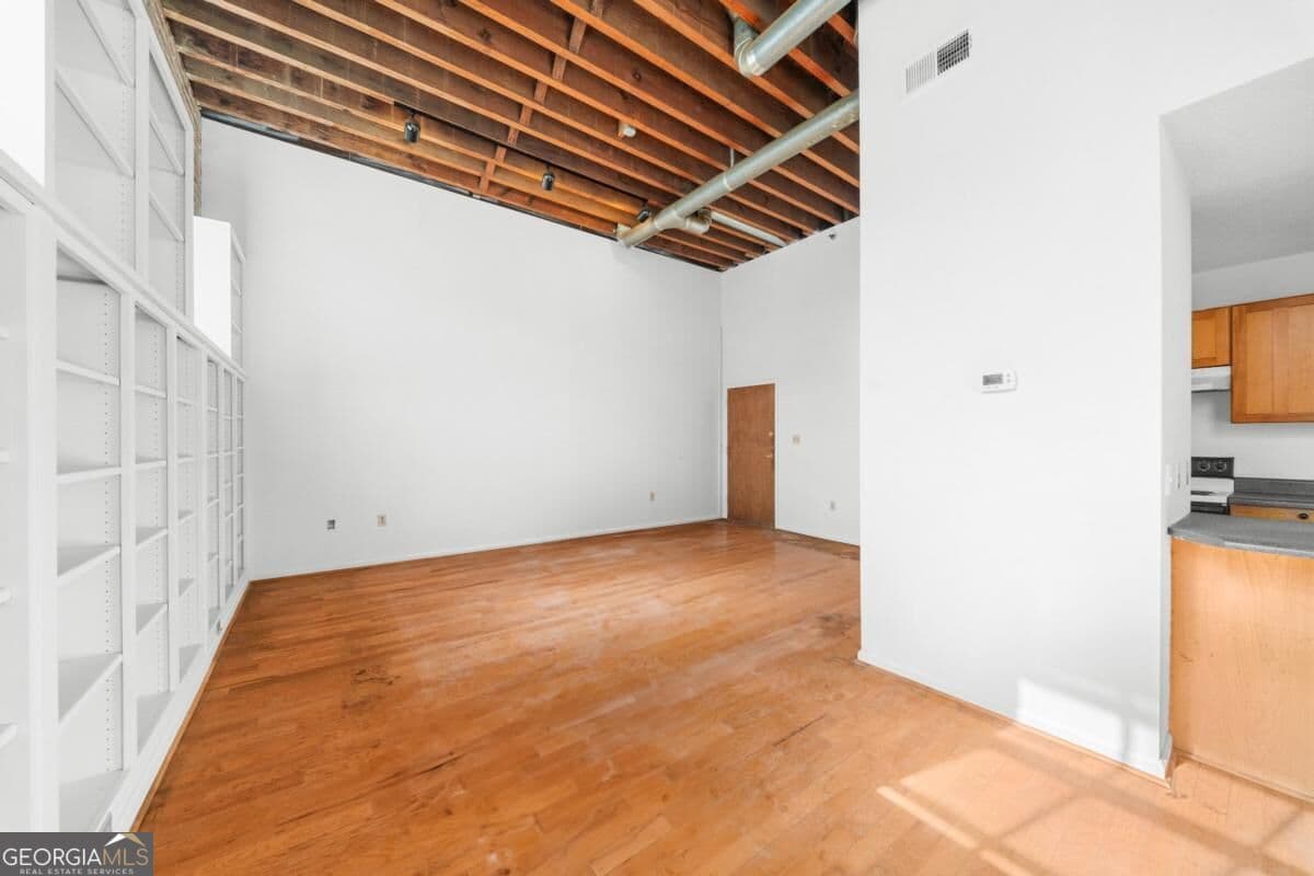 2 bedroom, 1.5 bathroom, 1,012 sq ft condominium for sale at 411 W Congress Street 4, Savannah, GA 31401 — photo 4