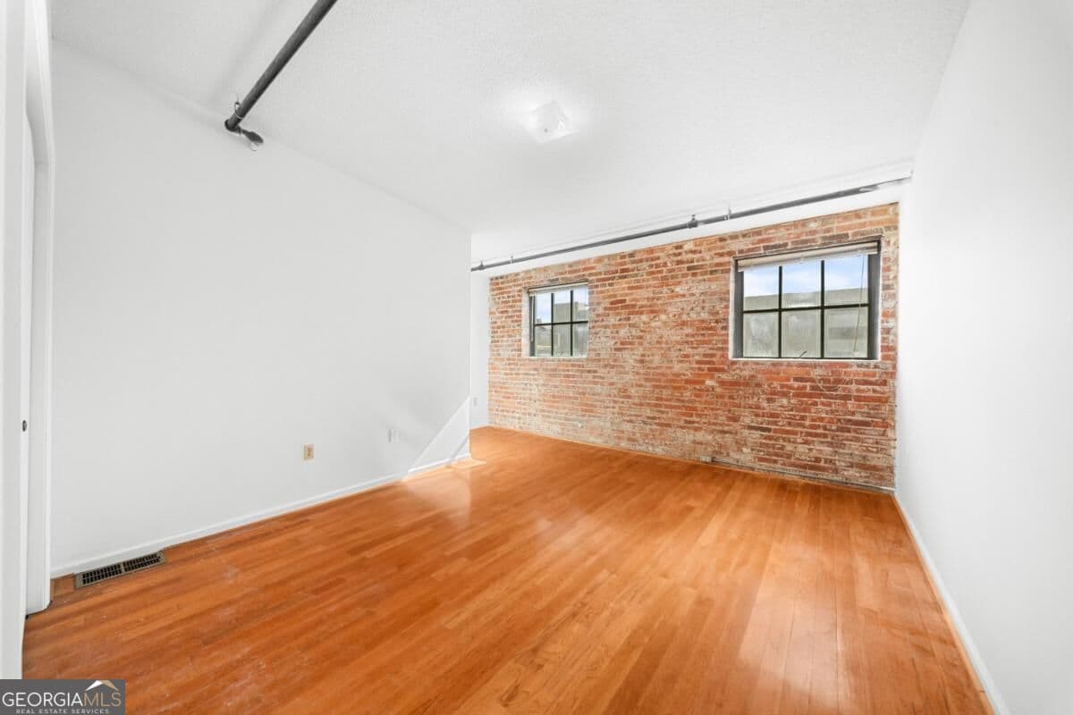 2 bedroom, 1.5 bathroom, 1,012 sq ft condominium for sale at 411 W Congress Street 4, Savannah, GA 31401 — photo 8