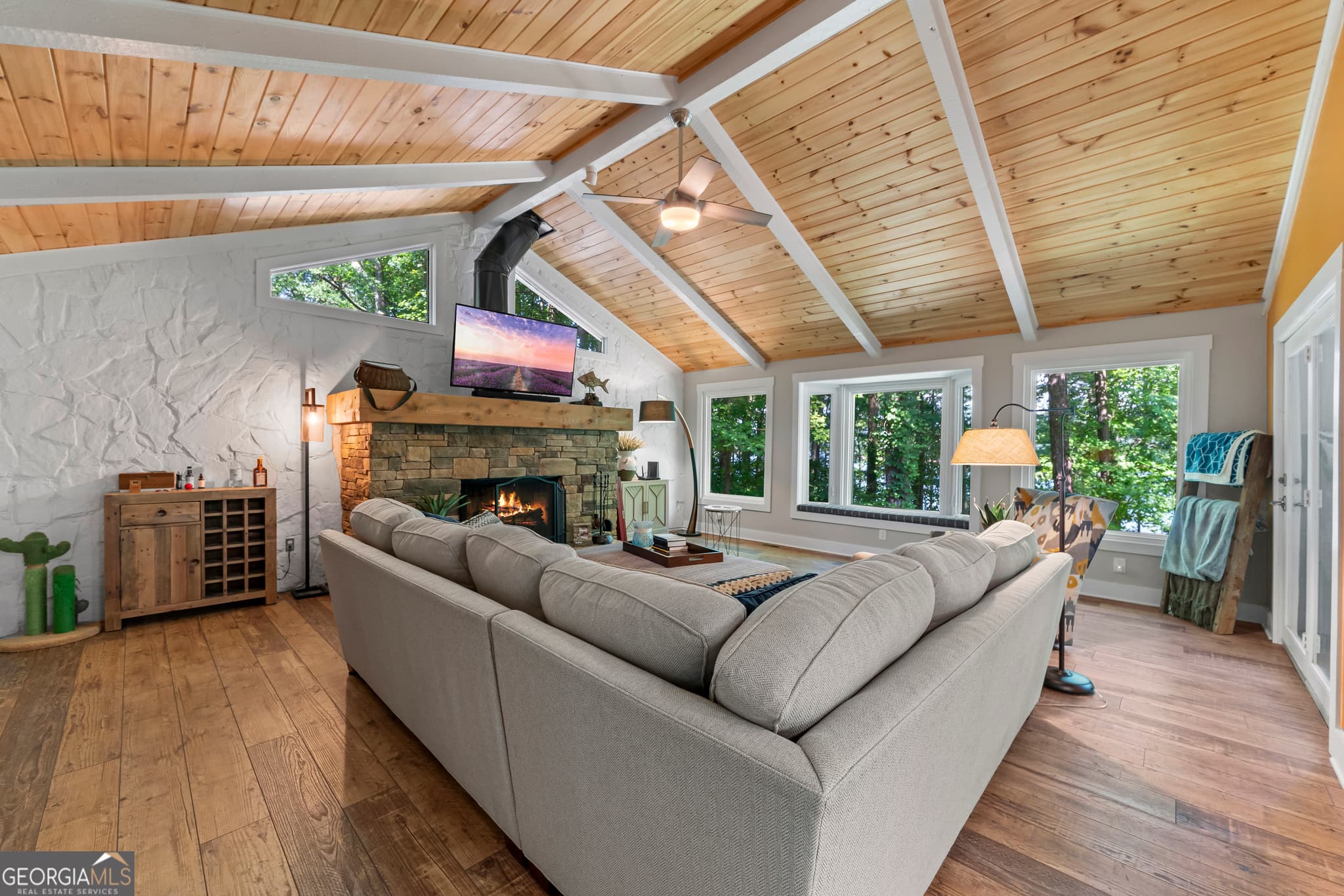 3 bedroom, 2.5 bathroom, 2,217 sq ft single family residence under contract at 244 Lake View Court, Lavonia, GA 30553 — photo 8