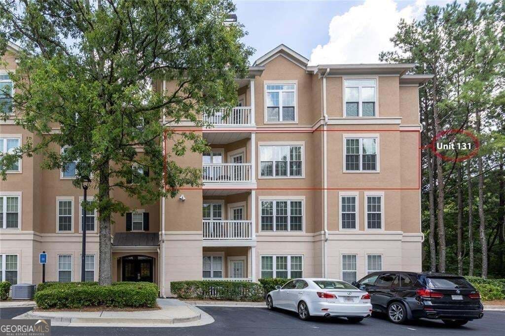 2 bedroom, 2 bathroom, 1,280 sq ft condominium for sale at 131 Ashford Circle 131, Dunwoody, GA 30338 — photo 2