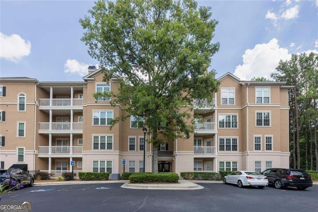 2 bedroom, 2 bathroom, 1,280 sq ft condominium for sale at 131 Ashford Circle 131, Dunwoody, GA 30338