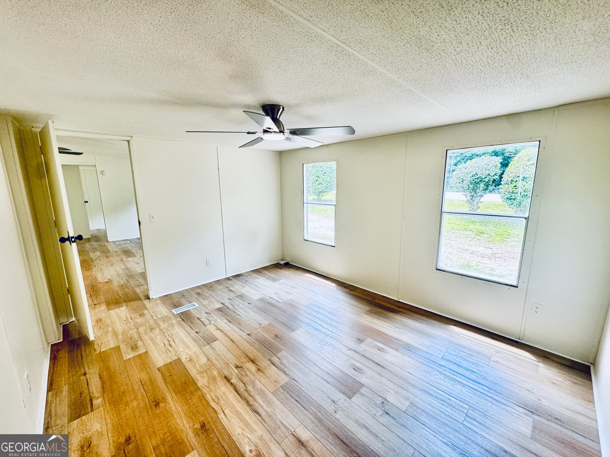 3 bedroom, 2 bathroom manufactured home,single family residence under contract at 713 Woods Road, Tunnel Hill, GA 30755 — photo 10