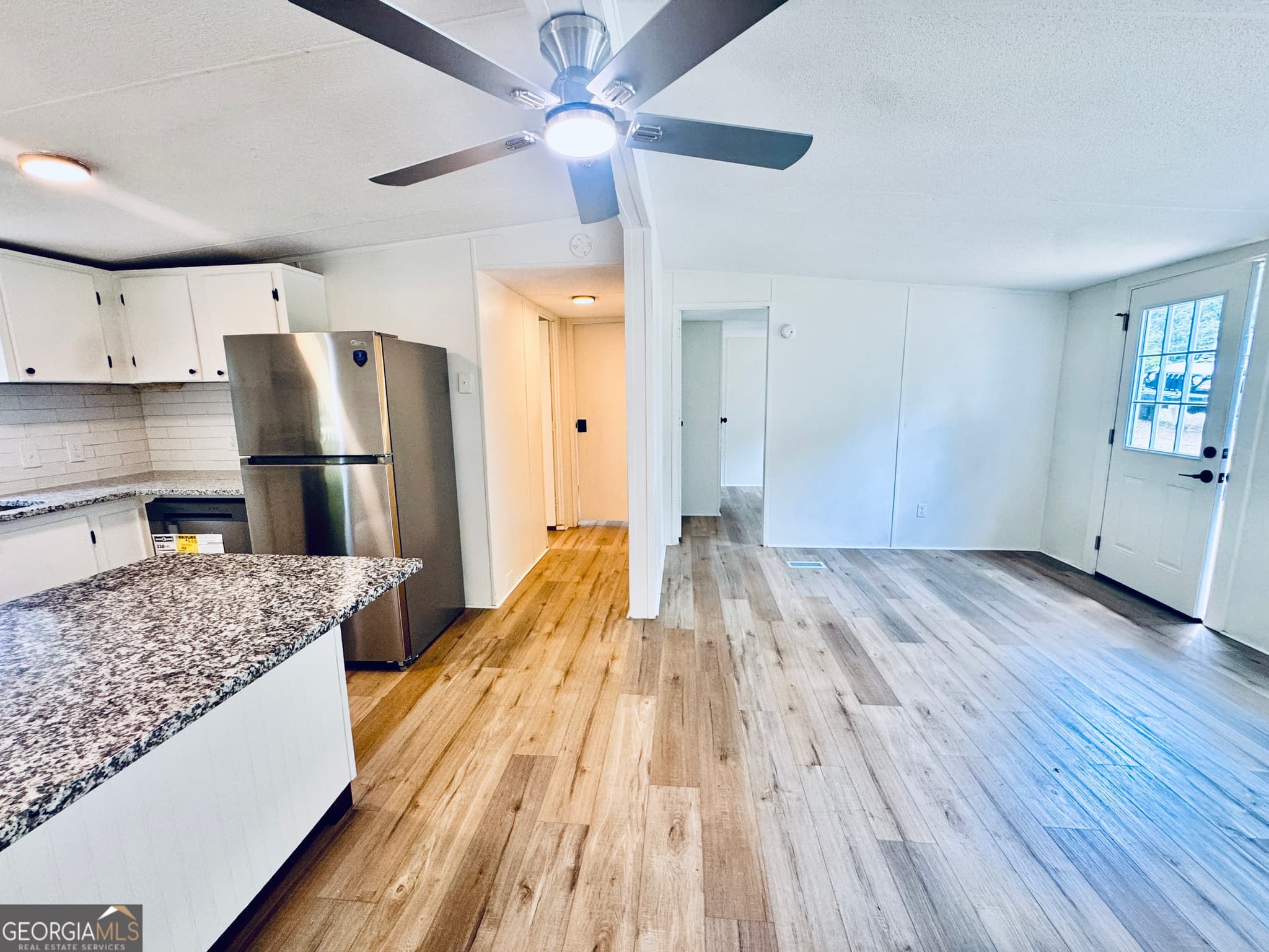3 bedroom, 2 bathroom manufactured home,single family residence under contract at 713 Woods Road, Tunnel Hill, GA 30755 — photo 4