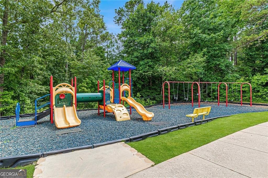 5 bedroom, 3.5 bathroom, 4,617 sq ft single family residence for sale at 5950 Sequoia Lane, Douglasville, GA 30135 — photo 4