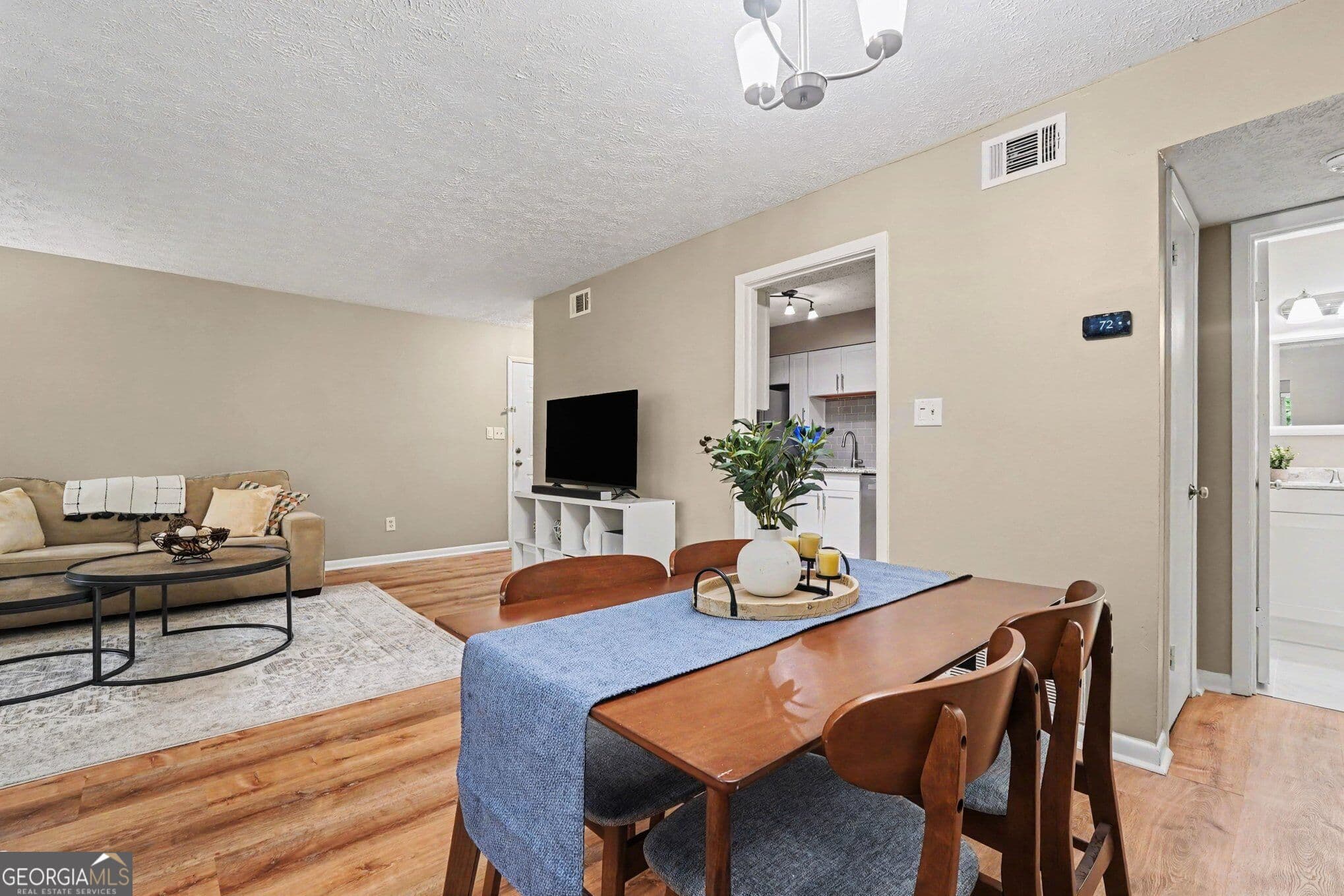 1 bedroom, 1 bathroom, 748 sq ft condominium for sale at 5157 Roswell Road 8, Sandy Springs, GA 30342 — photo 9