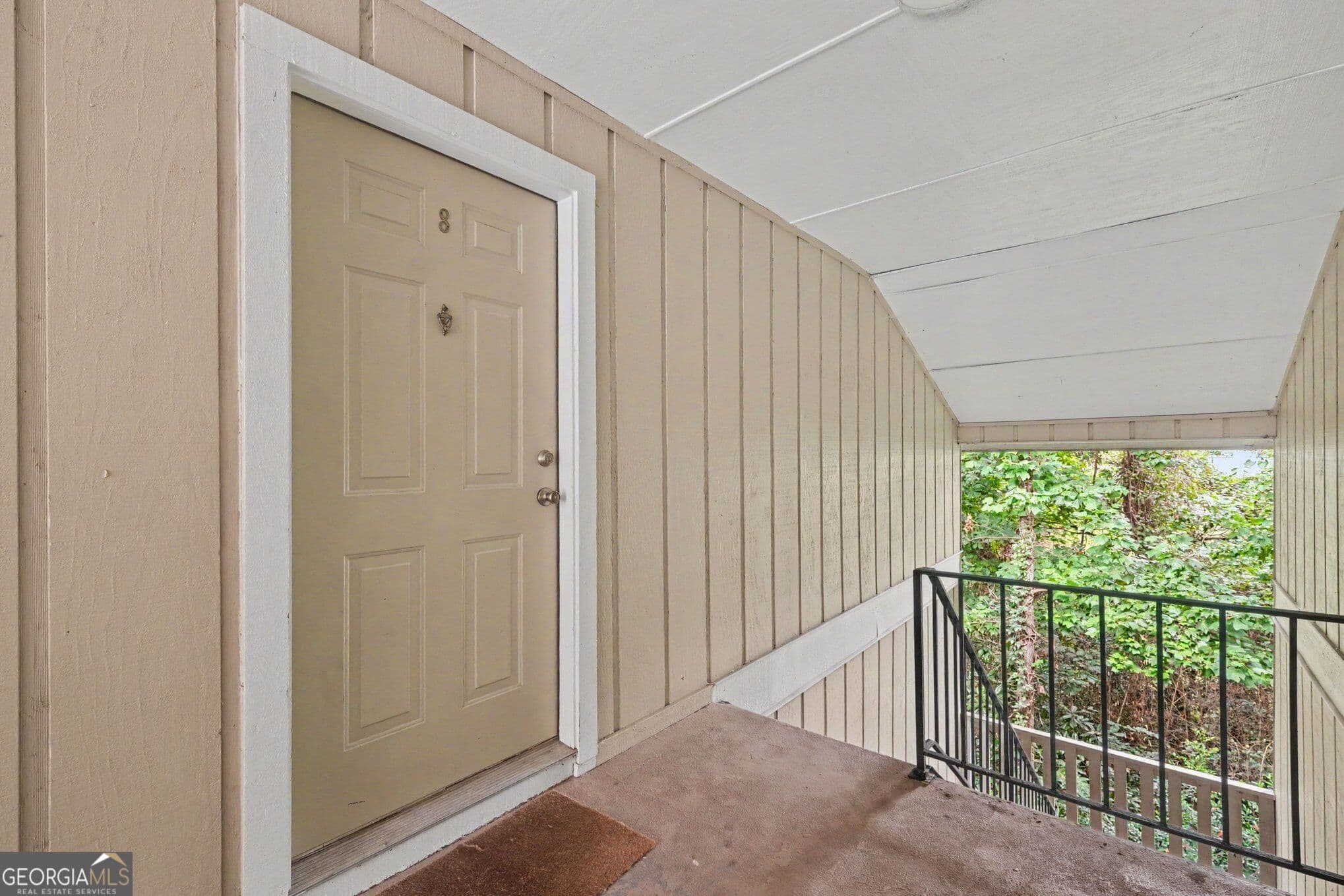 1 bedroom, 1 bathroom, 748 sq ft condominium for sale at 5157 Roswell Road 8, Sandy Springs, GA 30342 — photo 4