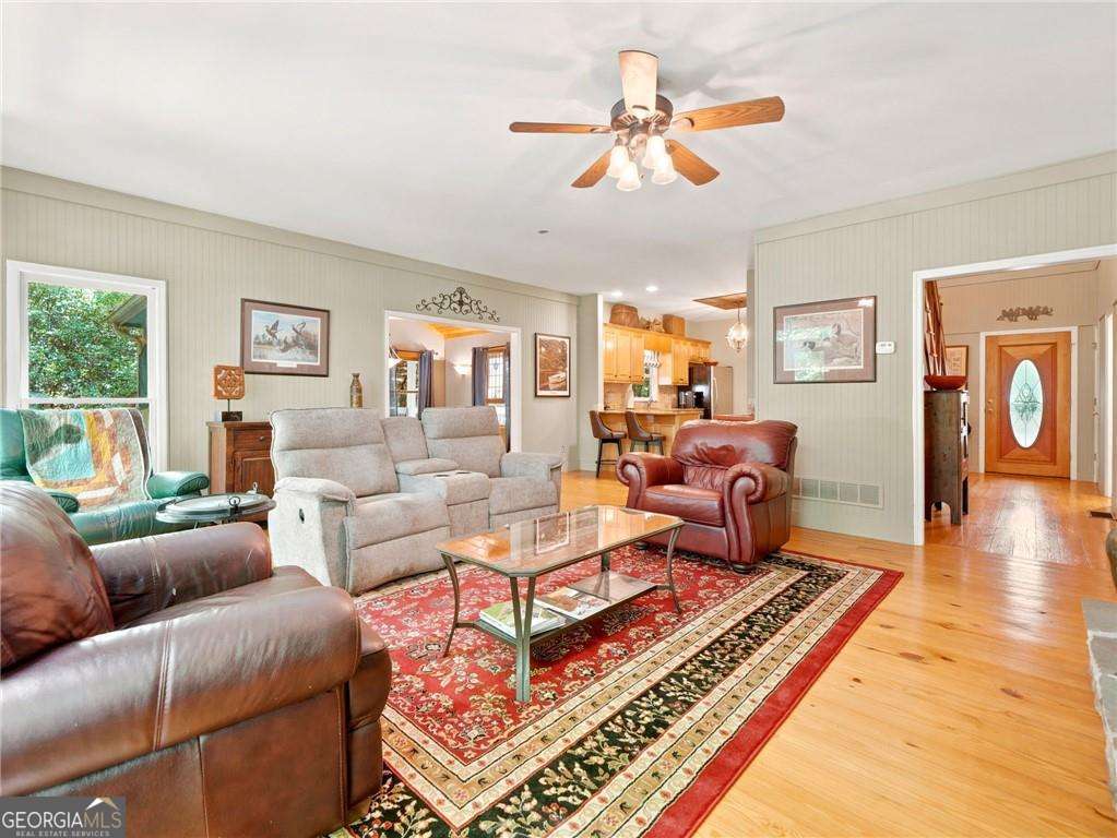 5 bedroom, 2.5 bathroom, 2,438 sq ft cabin,single family residence for sale at 278 Bellflower Drive, Jasper, GA 30143 — photo 5