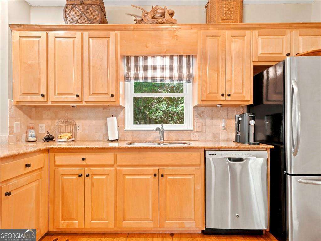 5 bedroom, 2.5 bathroom, 2,438 sq ft cabin,single family residence for sale at 278 Bellflower Drive, Jasper, GA 30143 — photo 9