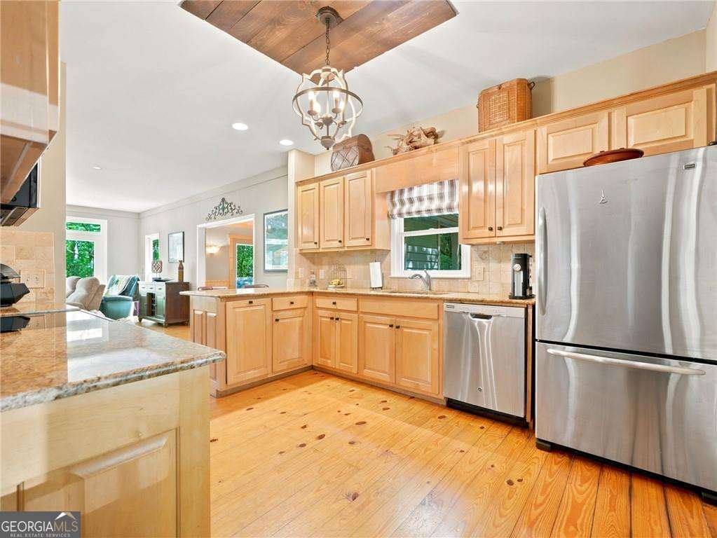 5 bedroom, 2.5 bathroom, 2,438 sq ft cabin,single family residence for sale at 278 Bellflower Drive, Jasper, GA 30143 — photo 8