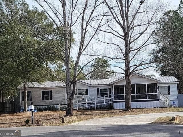 3 bedroom, 2 bathroom, 1,960 sq ft single family residence for sale at 19 Widgeon Court, Bloomingdale, GA 31302 — photo 2