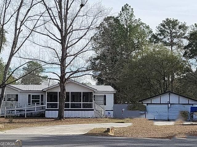 3 bedroom, 2 bathroom, 1,960 sq ft single family residence for sale at 19 Widgeon Court, Bloomingdale, GA 31302 — photo 3