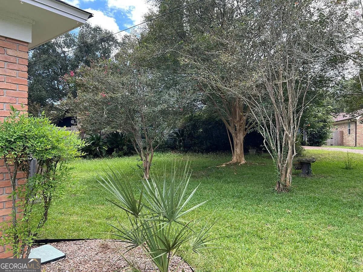 3 bedroom, 2.5 bathroom, 1,943 sq ft single family residence for sale at 3977 Hidden Oak Drive, Pensacola, FL 32504 — photo 3