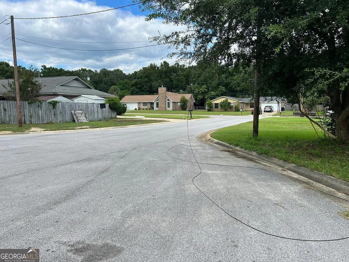 3 bedroom, 2.5 bathroom, 1,943 sq ft single family residence for sale at 3977 Hidden Oak Drive, Pensacola, FL 32504 — photo 5