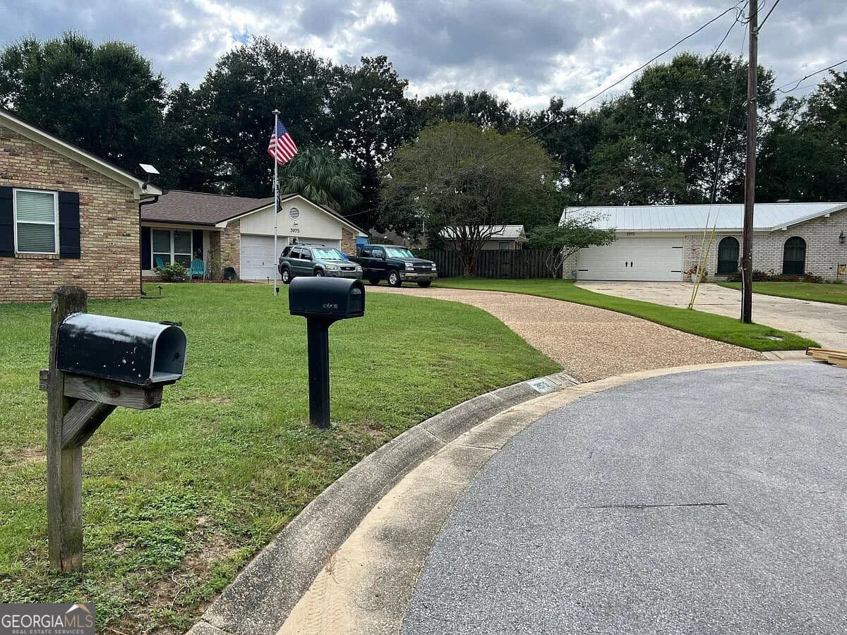 3 bedroom, 2.5 bathroom, 1,943 sq ft single family residence for sale at 3977 Hidden Oak Drive, Pensacola, FL 32504 — photo 4