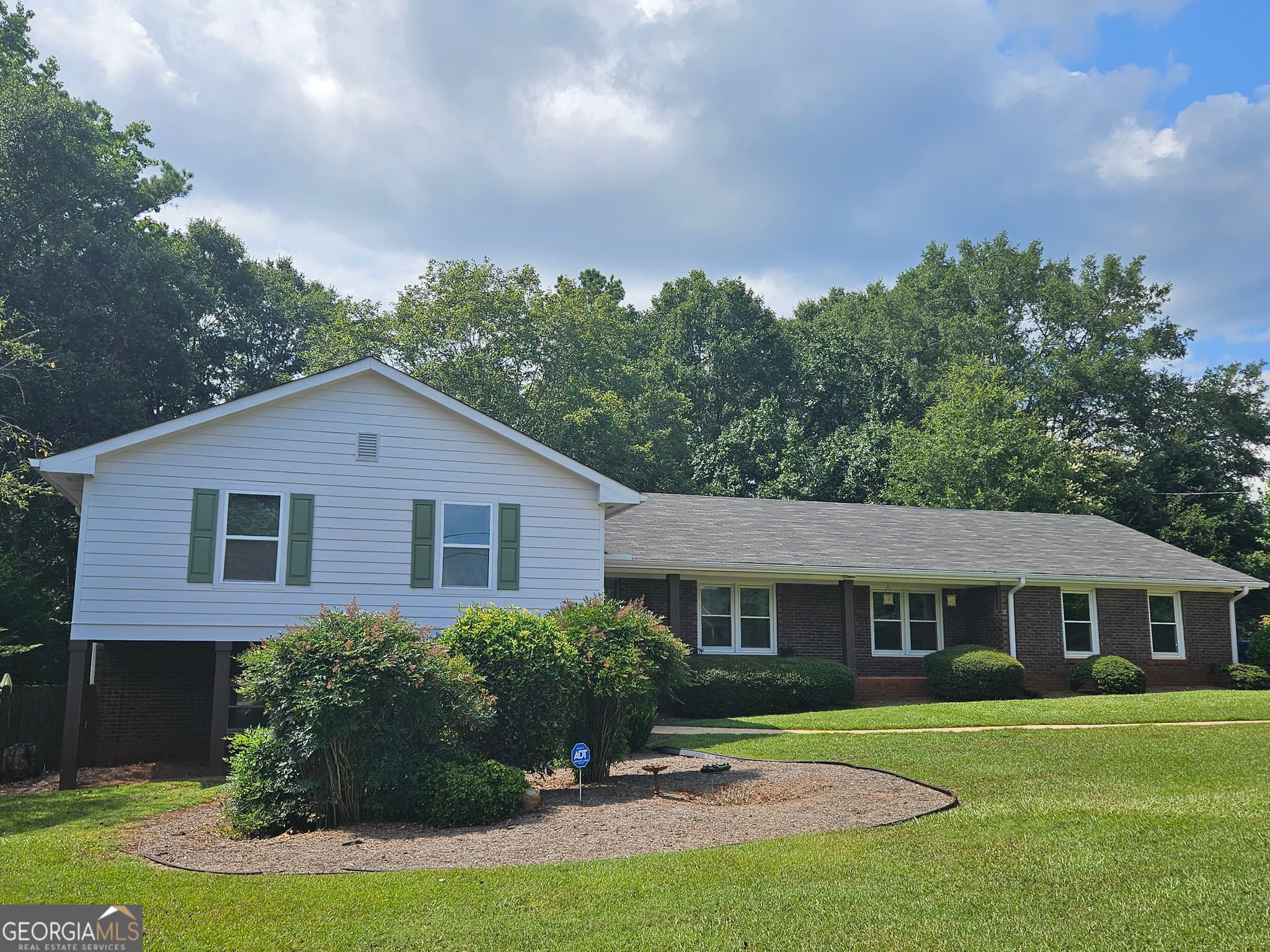 5 bedroom, 3.5 bathroom, 3,531 sq ft single family residence for sale at 160 Edgewood Drive, Athens, GA 30606 — photo 1 of 58