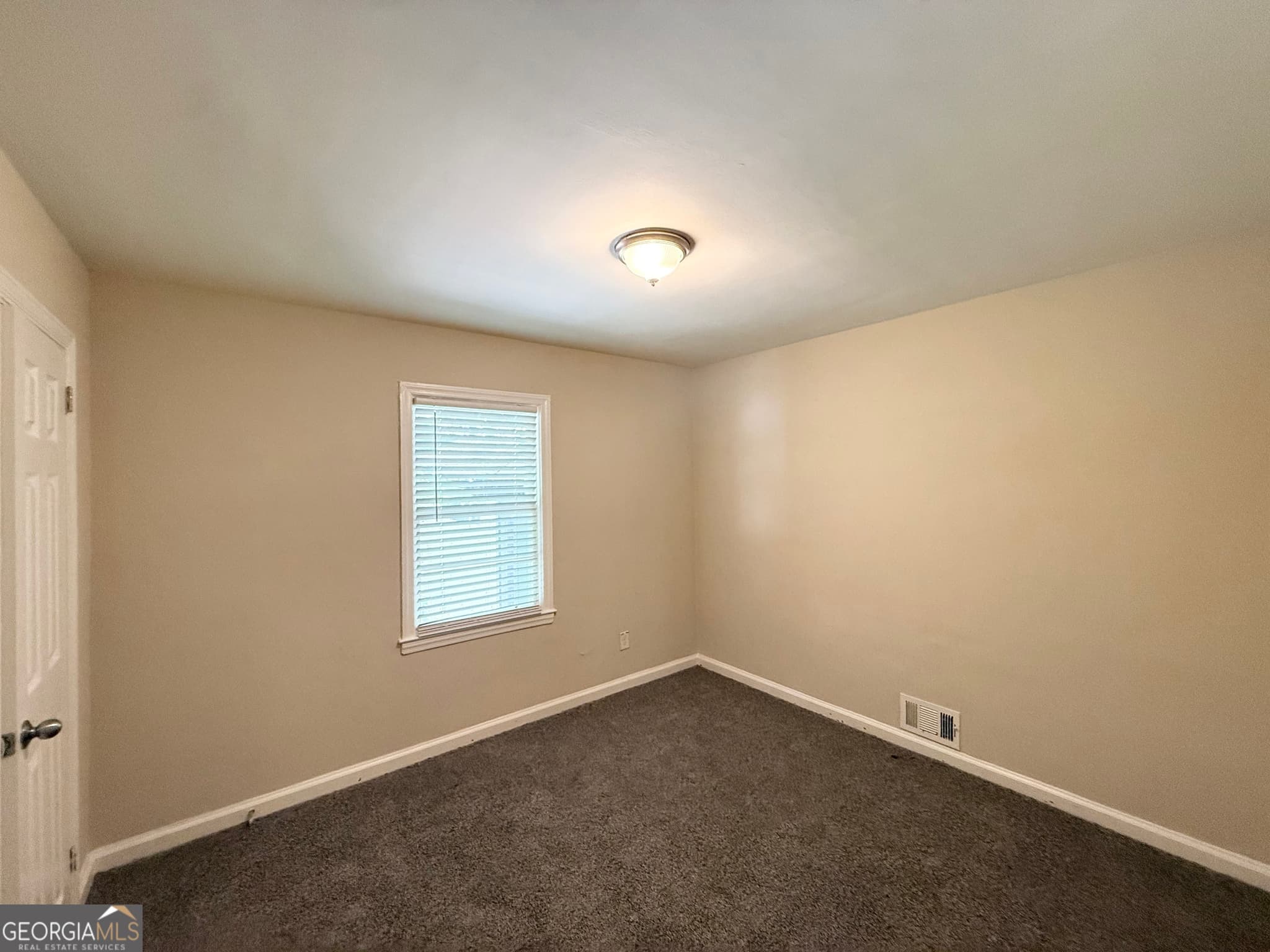 5 bedroom, 2 bathroom, 2,620 sq ft single family residence for sale at 2159 MACON Drive, Atlanta, GA 30315 — photo 6
