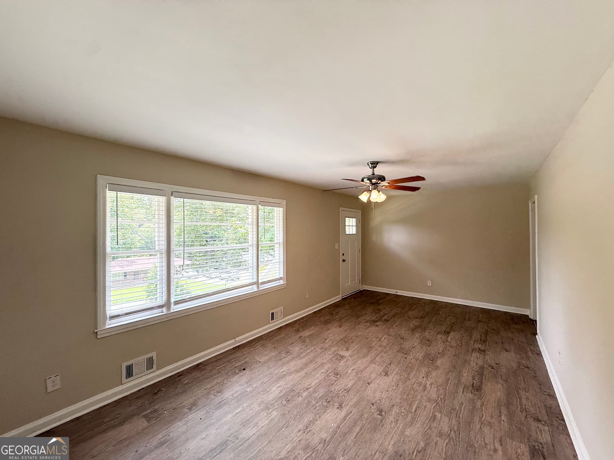 5 bedroom, 2 bathroom, 2,620 sq ft single family residence for sale at 2159 MACON Drive, Atlanta, GA 30315 — photo 3