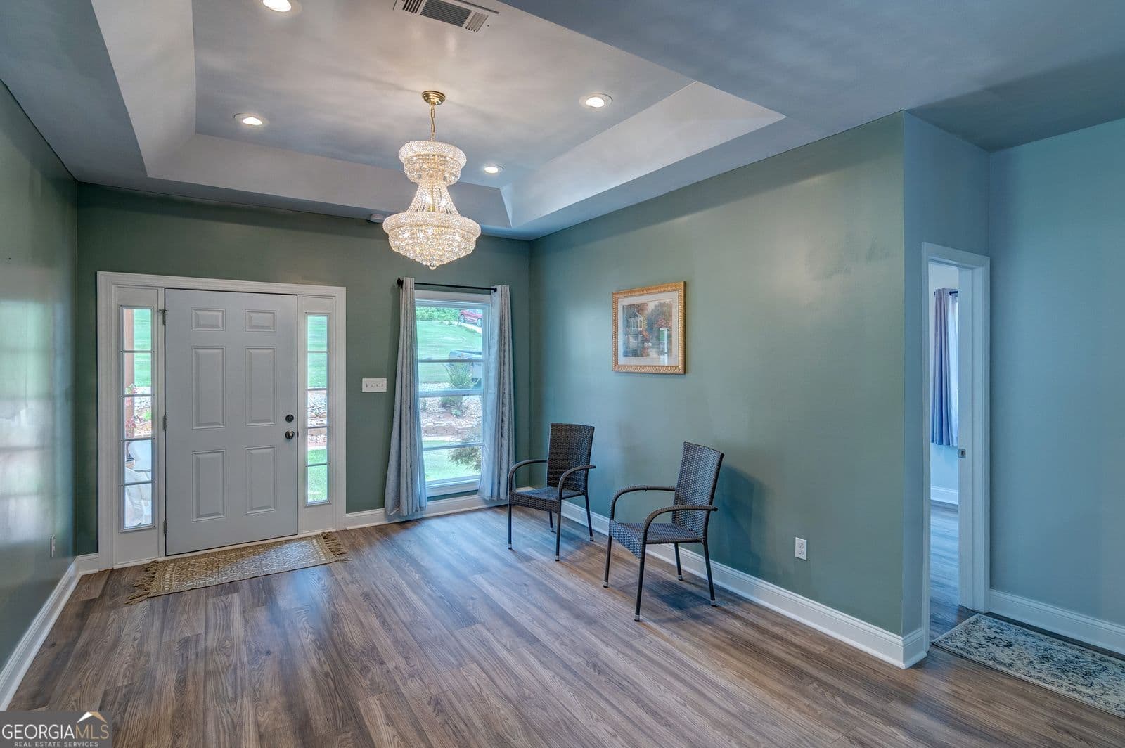 6 bedroom, 3 bathroom, 3,926 sq ft single family residence for sale at 1010 Lakeland Drive, Toccoa, GA 30577 — photo 2