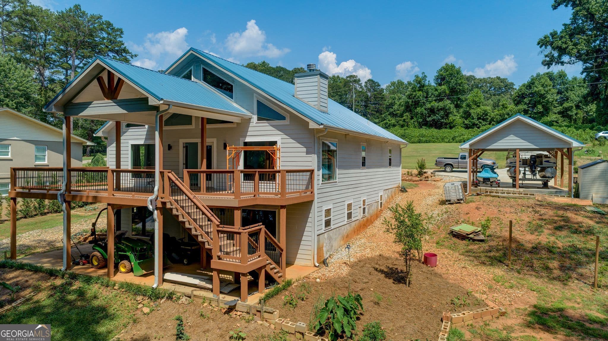 6 bedroom, 3 bathroom, 3,926 sq ft single family residence for sale at 1010 Lakeland Drive, Toccoa, GA 30577 — photo 5