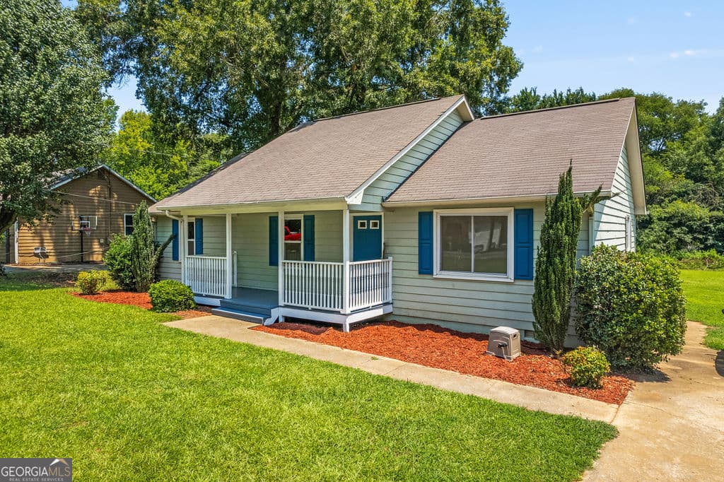 3 bedroom, 2 bathroom, 1,344 sq ft single family residence for sale at 135 Manning Mill Road, Adairsville, GA 30103 — photo 3