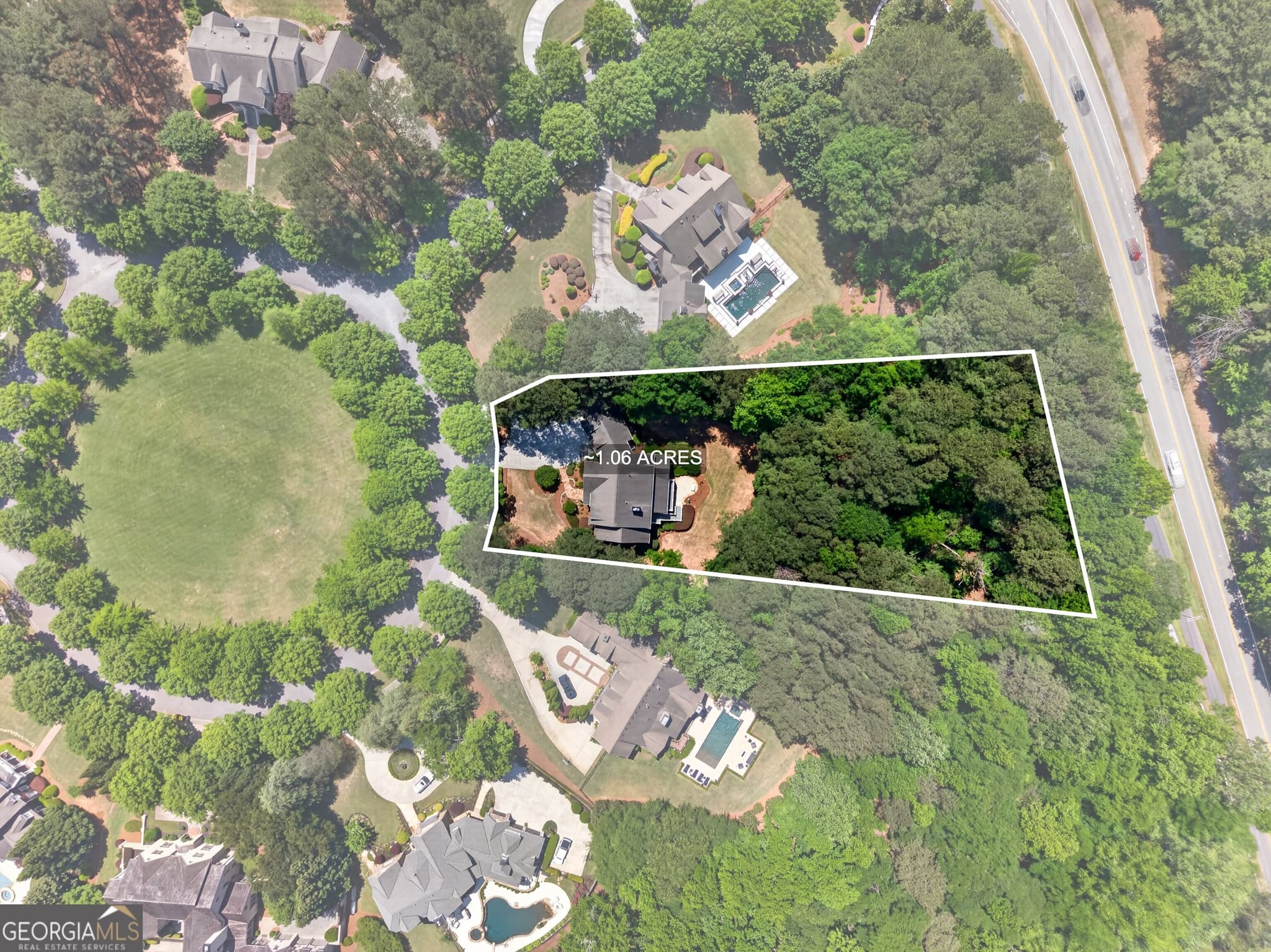 4 bedroom, 4.5 bathroom, 4,030 sq ft single family residence for sale at 110 Newhaven Drive, Fayetteville, GA 30215 — photo 4