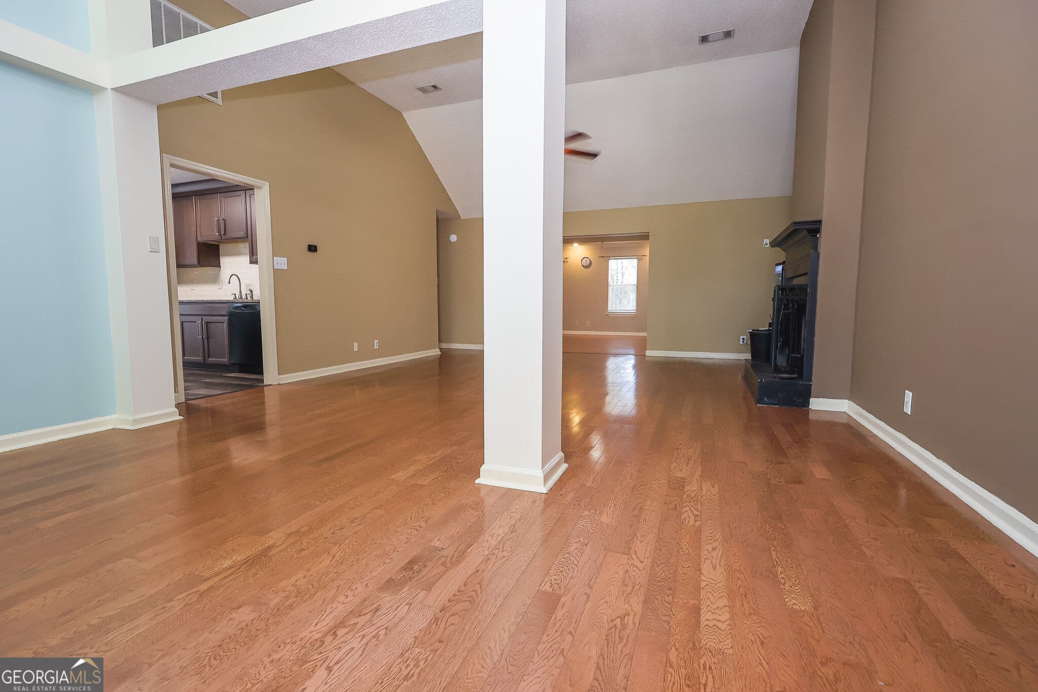 3 bedroom, 2.5 bathroom, 2,445 sq ft single family residence for sale at 203 Settlers Trail, Warner Robins, GA 31088 — photo 3