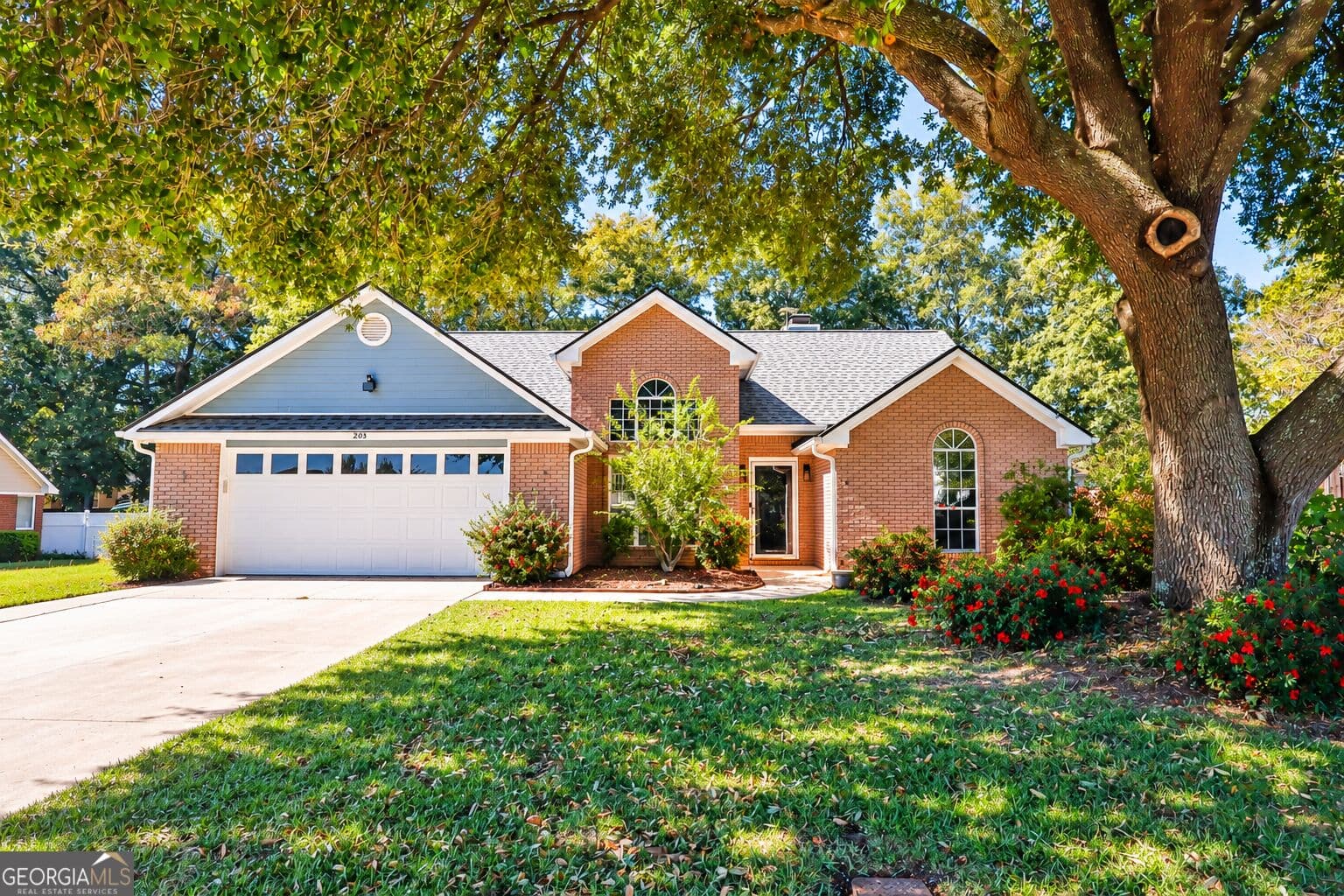 3 bedroom, 2.5 bathroom, 2,445 sq ft single family residence for sale at 203 Settlers Trail, Warner Robins, GA 31088 — photo 1 of 25