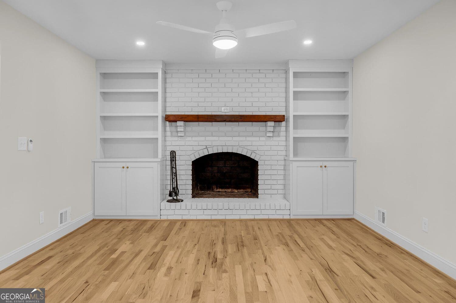 2 bedroom, 1.5 bathroom, 1,484 sq ft single family residence for sale at 6309 Putnam Ford Drive, Woodstock, GA 30189 — photo 6
