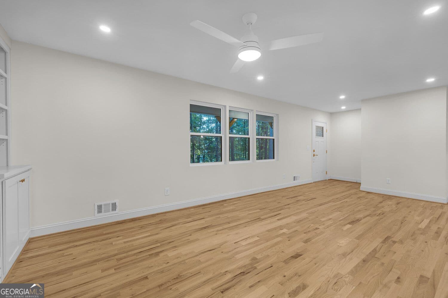 2 bedroom, 1.5 bathroom, 1,484 sq ft single family residence for sale at 6309 Putnam Ford Drive, Woodstock, GA 30189 — photo 7