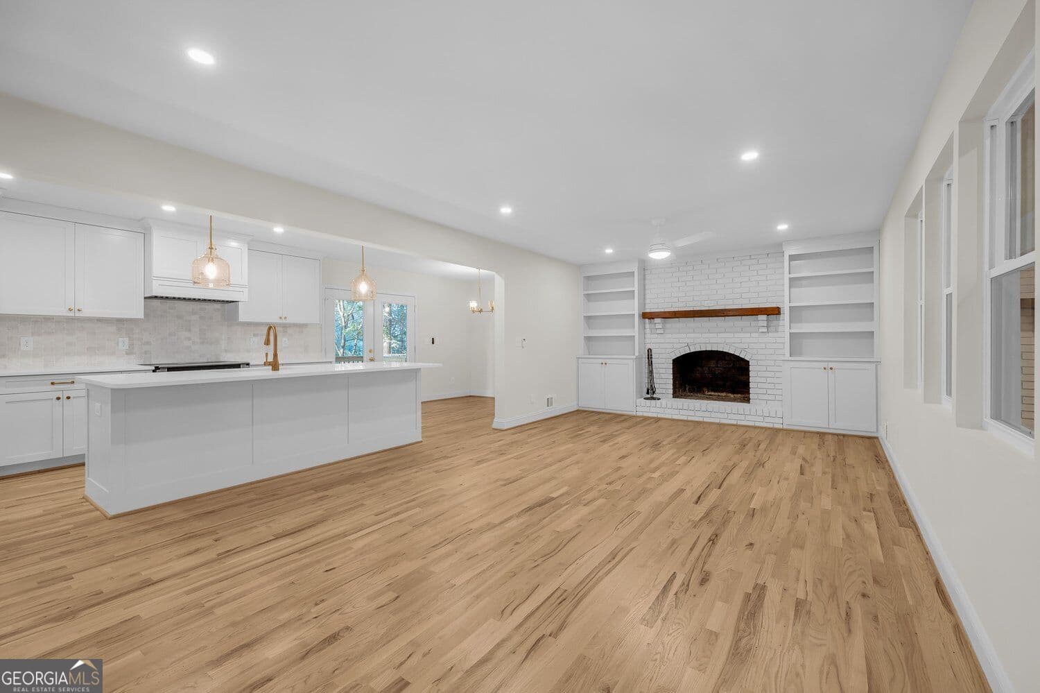 2 bedroom, 1.5 bathroom, 1,484 sq ft single family residence for sale at 6309 Putnam Ford Drive, Woodstock, GA 30189 — photo 5